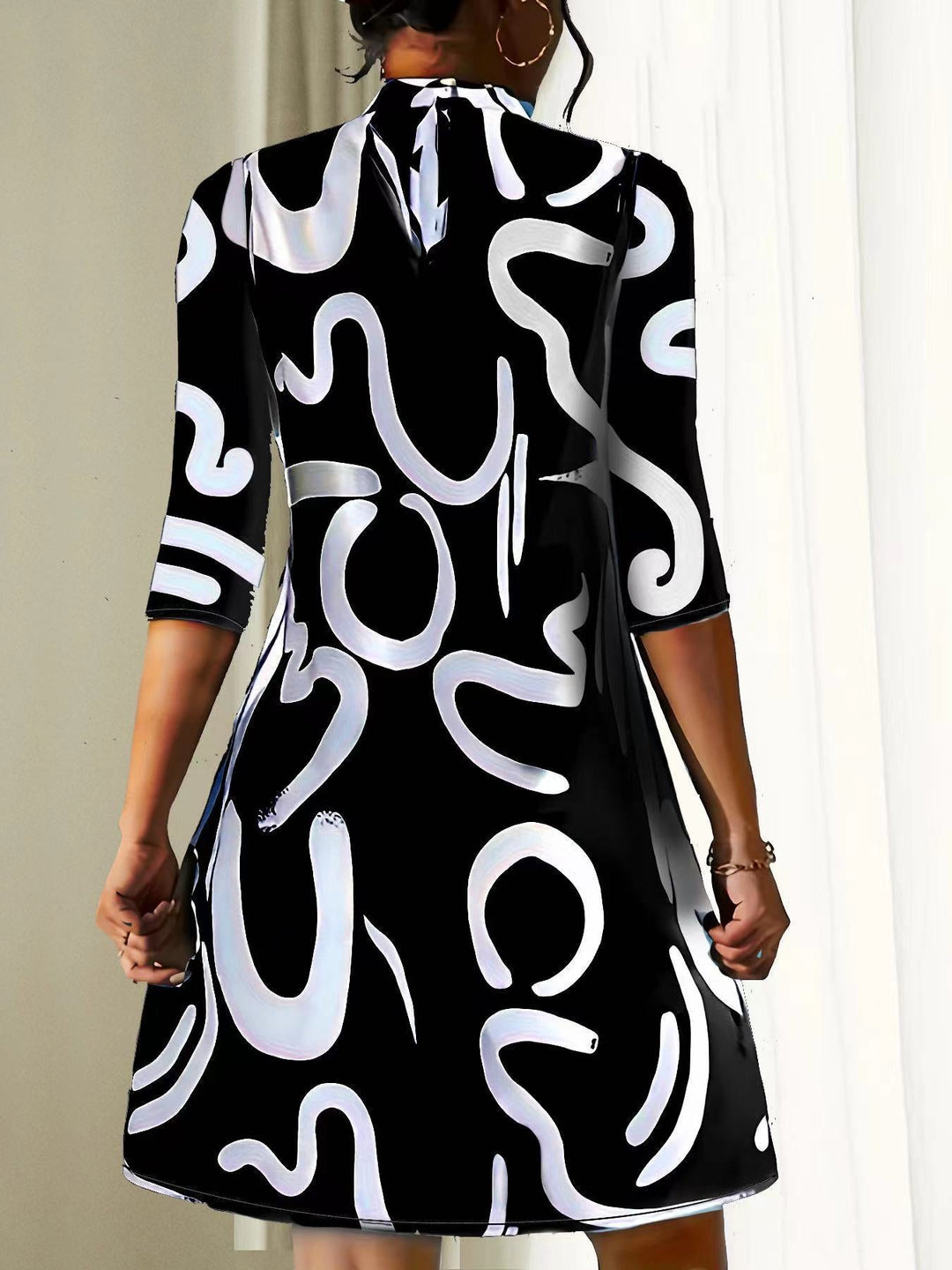 Women’s Dress with Round Neck and Knee-Length Hem