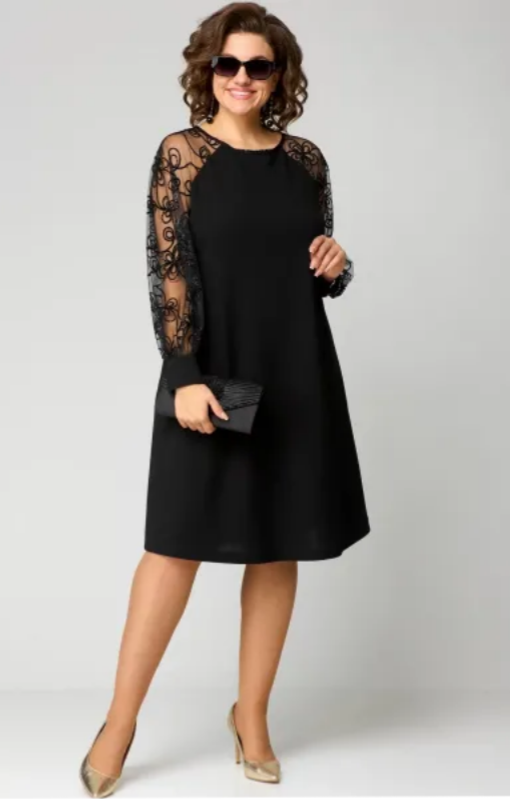 Women’s Dress with Round Neckline and Long Sleeves