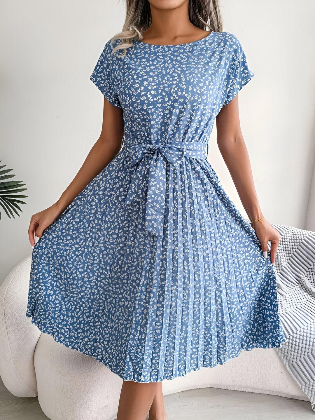 Women’s Dress with Round Neckline and Waist Tie