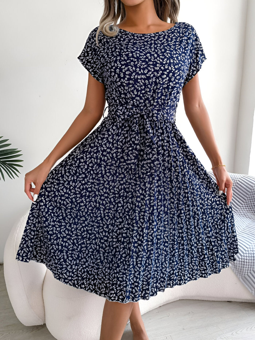 Women’s Dress with Round Neckline and Waist Tie