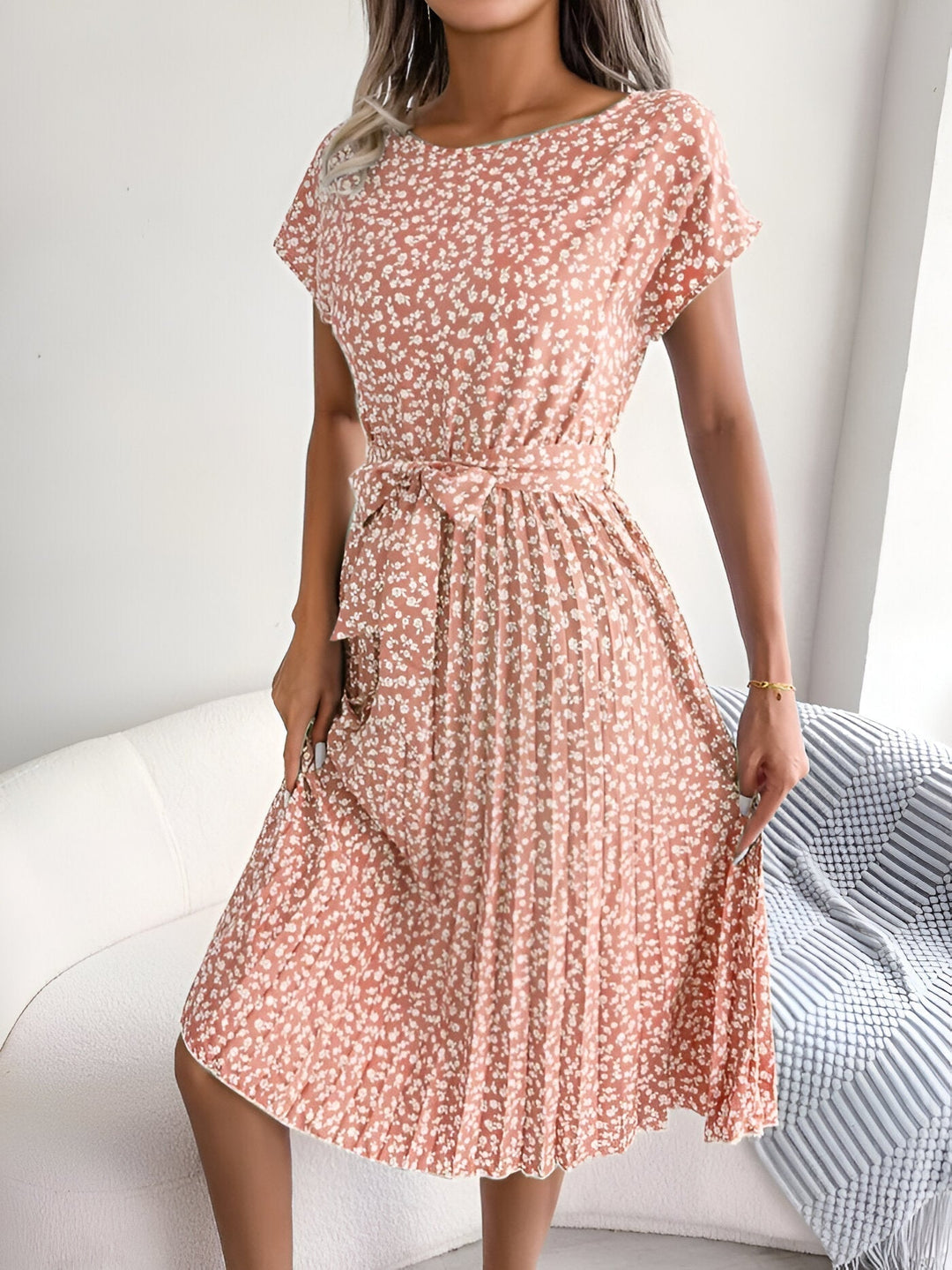 Women’s Dress with Round Neckline and Waist Tie