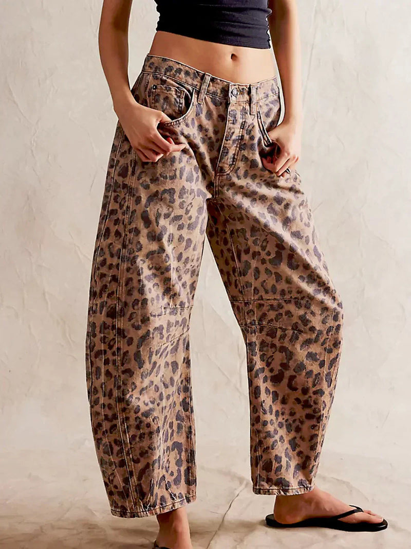 Women’s Jeans with Button Closure and Front Pockets