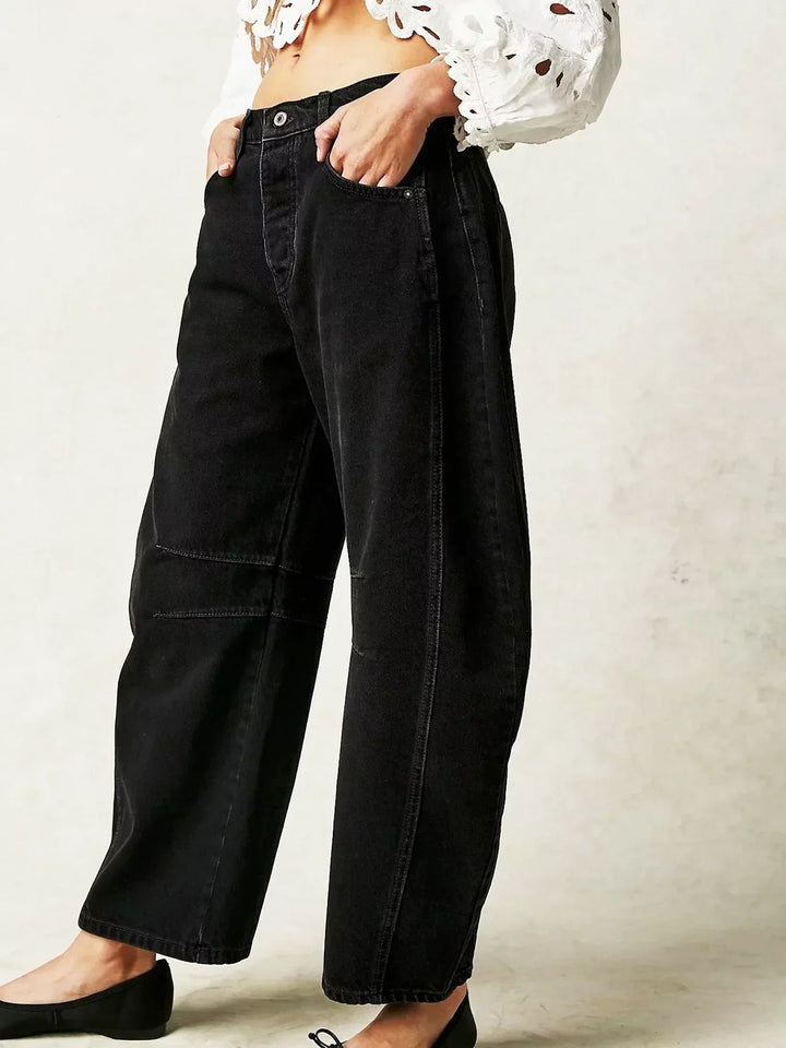 Women’s Jeans with Button Closure and Front Pockets
