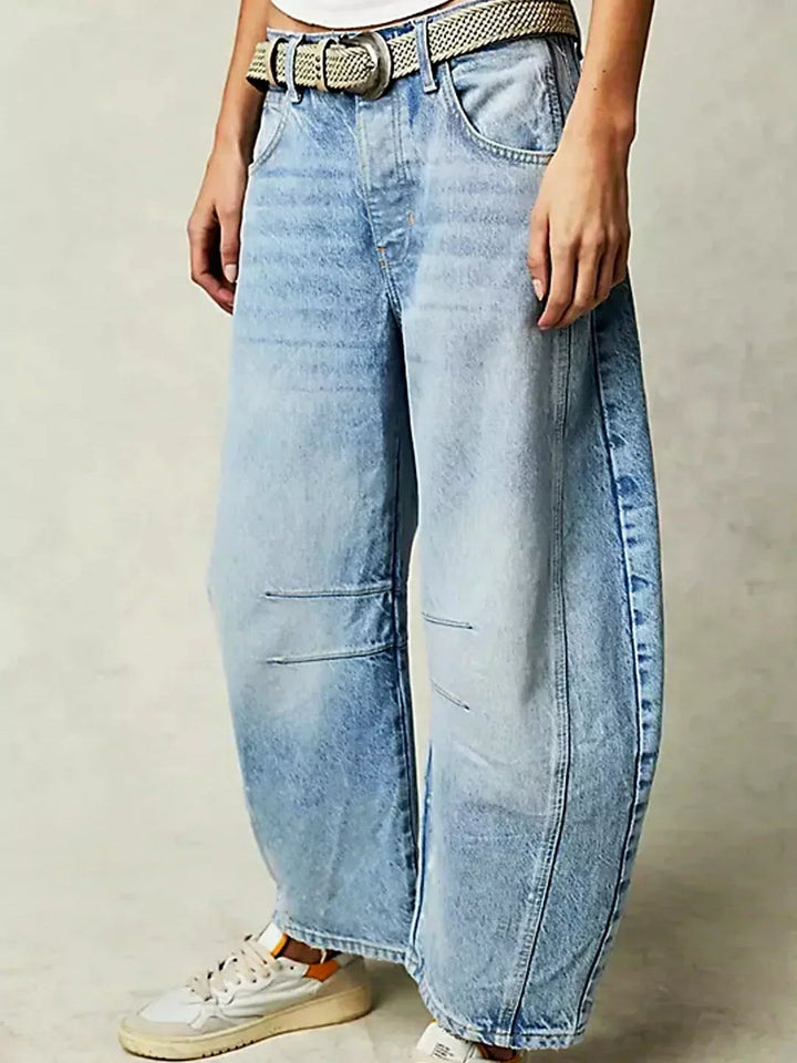 Women’s Jeans with Button Closure and Front Pockets