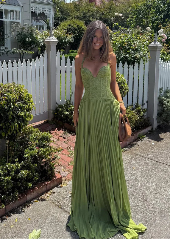 Women’s Maxi Dress with Halter Neckline and Pleated Skirt