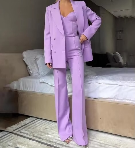 Women’s Three-Piece Set with Notched Lapels and Sweetheart Neckline