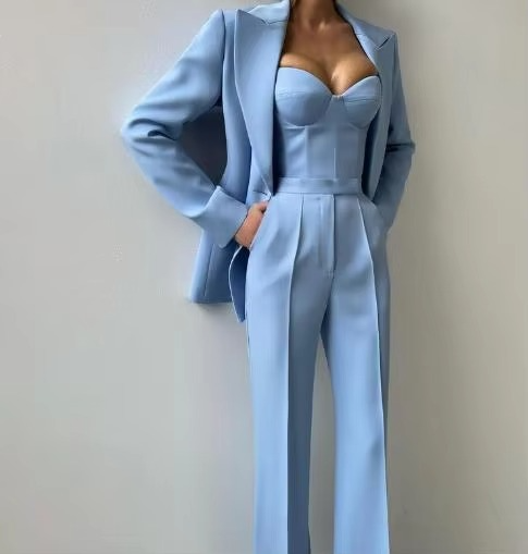 Women’s Three-Piece Set with Notched Lapels and Sweetheart Neckline