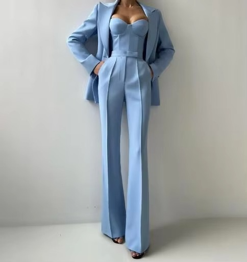 Women’s Three-Piece Set with Notched Lapels and Sweetheart Neckline
